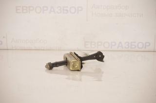 Ограничитель двери Land Rover Discovery III 2004-2009 819016