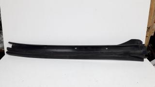 Молдинг лобового стекла Cadillac Escalade III 2006-2014 811393