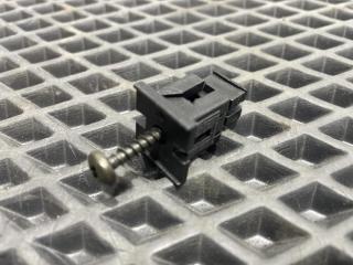 Крепеж фары Renault Scenic 1999-2003 814117