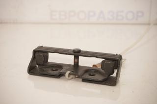 Ответная часть замка багажника Land Rover Range Rover III (LM) 2002-2012 819126