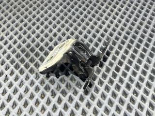 Петля двери Renault Sandero 2009-2014 815891